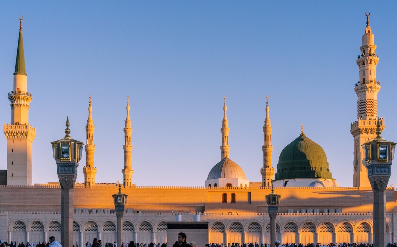 الفرق بين باقات الحج الاقتصادية والمتميزة